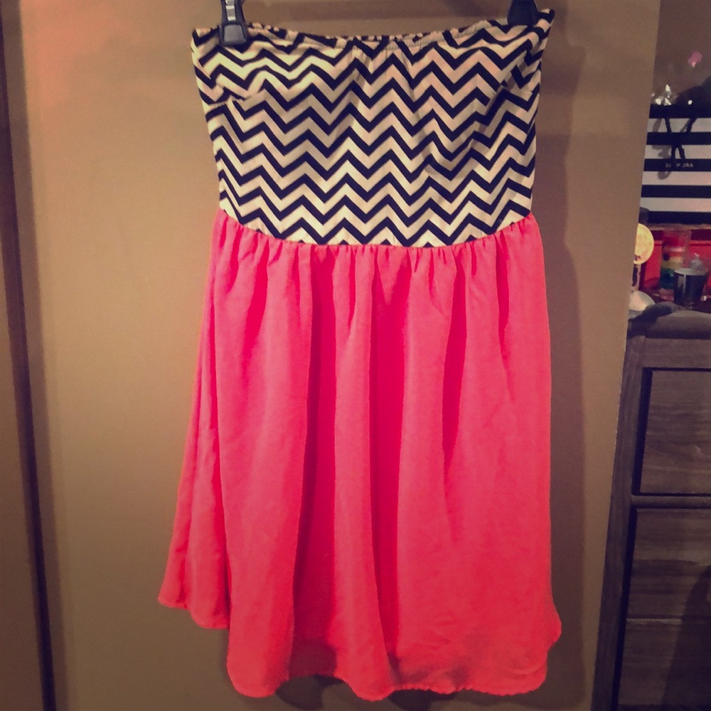 Foreign exchange - Strapless dress